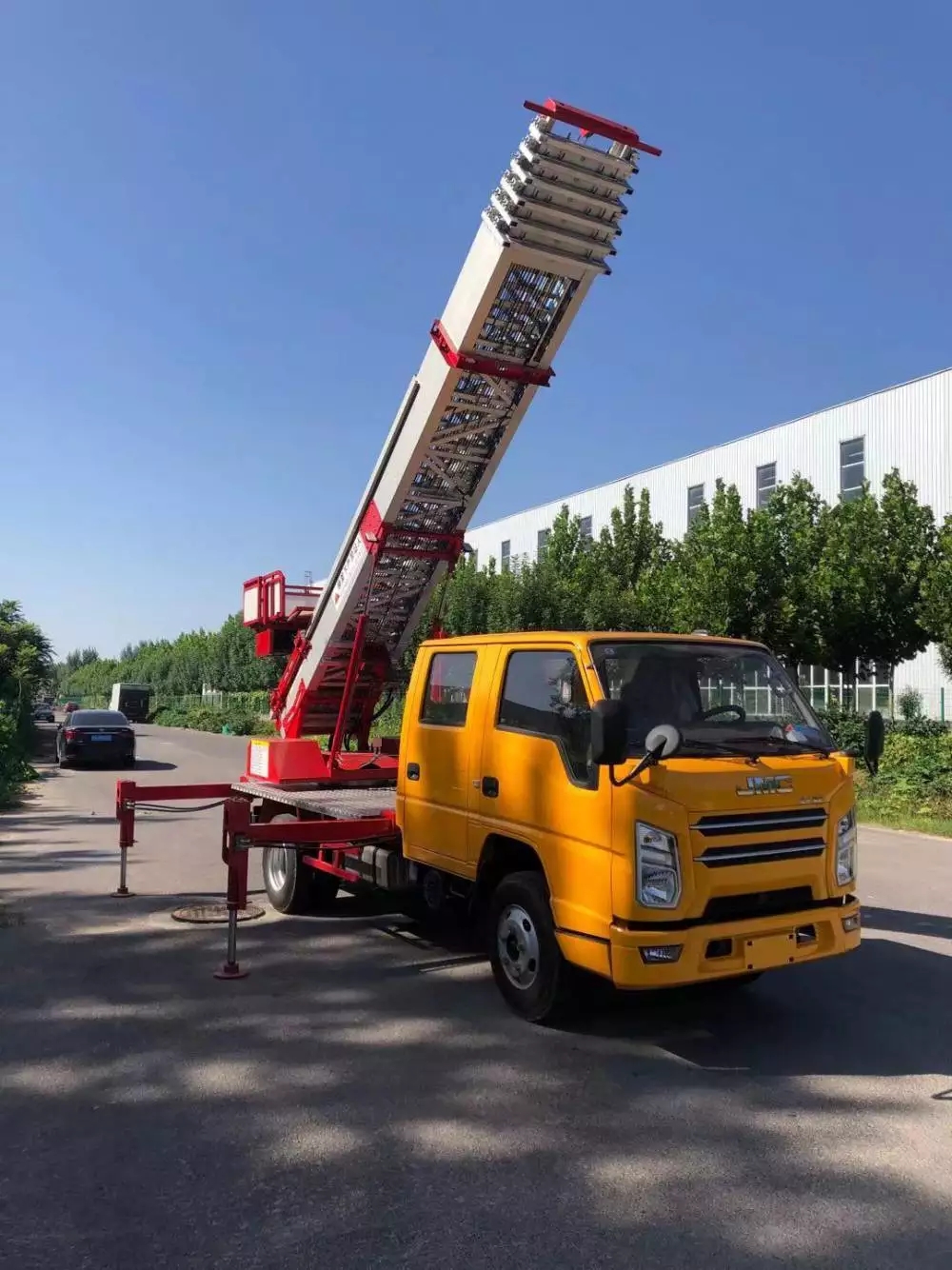 含山县附近的云梯车出租服务：轻松解决高空作业需求