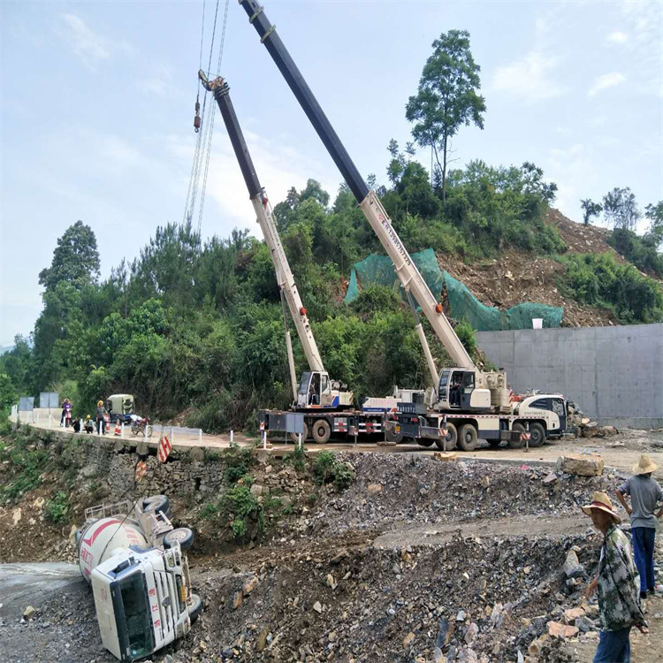 含山县汽车掉沟里叫吊车救援要多少钱
